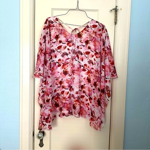 Simply Noelle Pops of Pink Loose Short Sleeve High Low Top - Picture 2 of 10